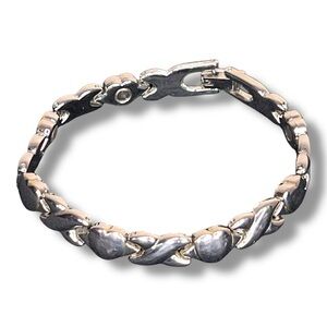 Silver Heart And Kisses Bracelet Link Charm Style Latch Closure Gift